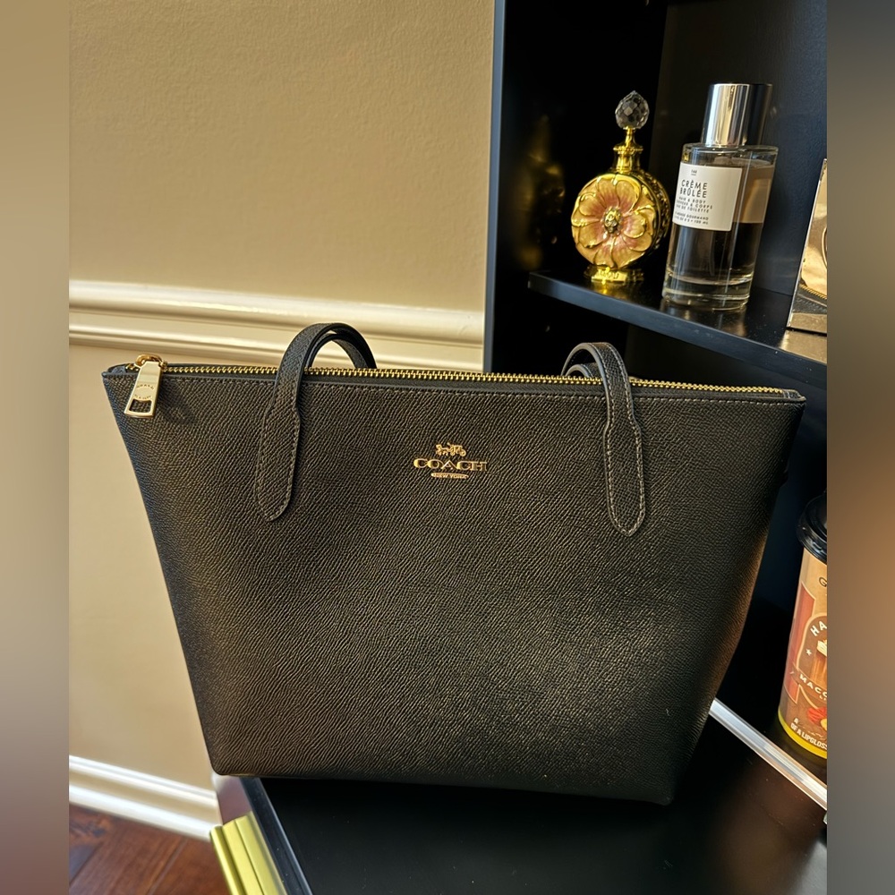 Coach Fiona Zip Tote